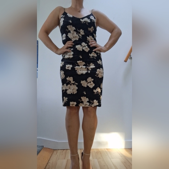 Velvet dress - Picture 3 of 8